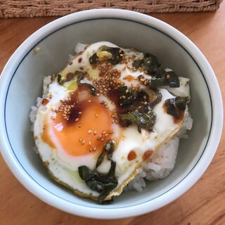 炒め下仁田ネギと金ごまの目玉焼きごはん